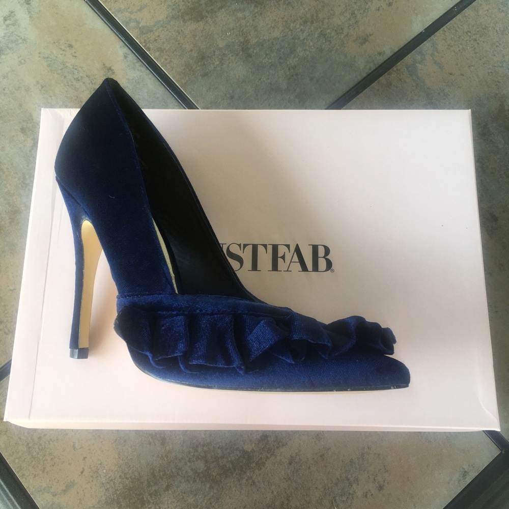 Just Fab blue suede ruffle heels 7.5